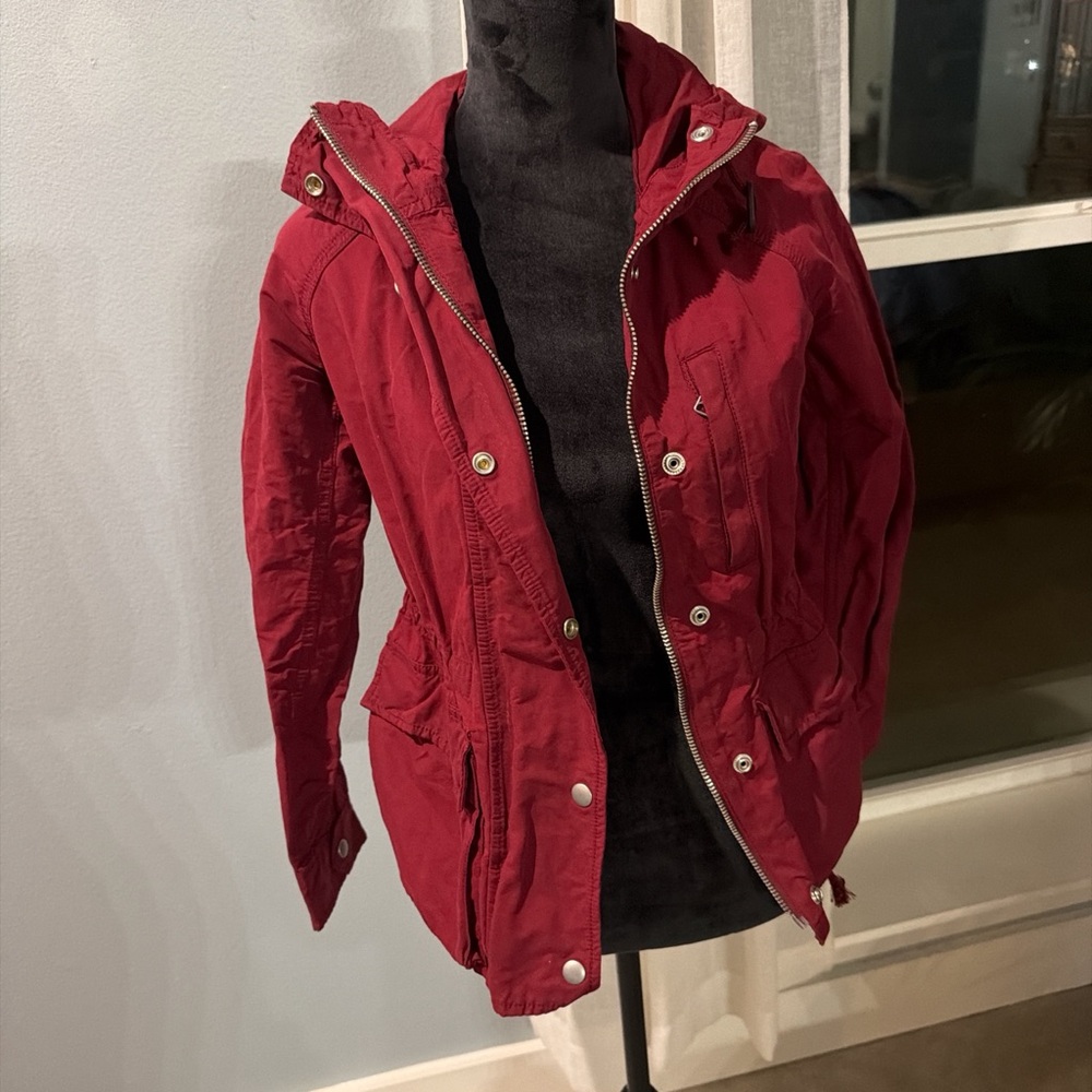 GAP Women's Burgundy Utility Jacket Pockets gathers around waist